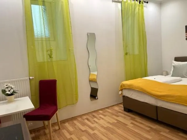 Grand Central Station Apartments I Contactless Check-In  Vienna