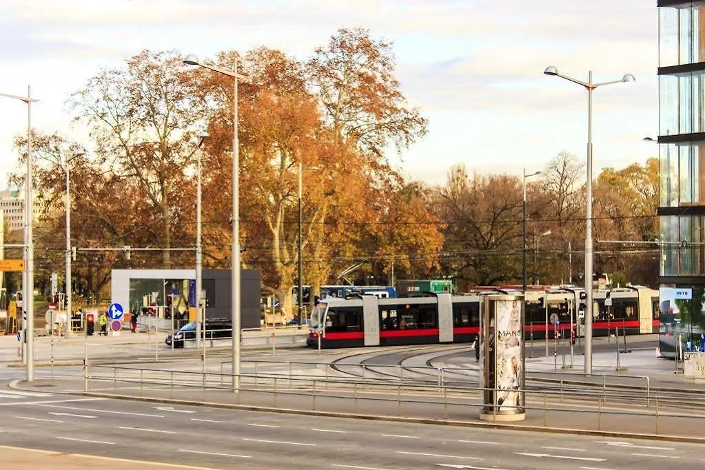 Grand Central Station Apartments I Contactless Check-In Vienne