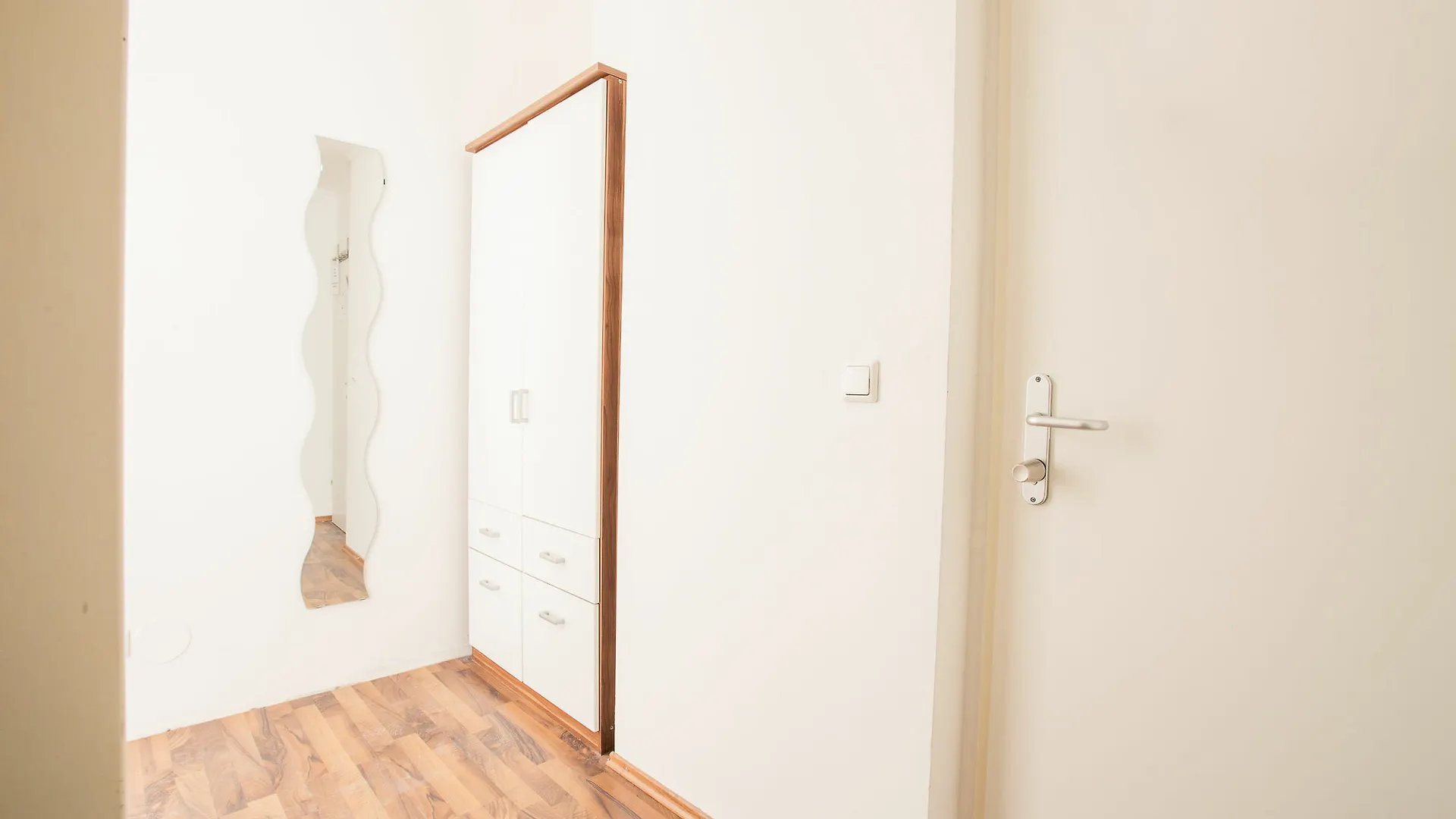 Grand Central Station Apartments I Contactless Check-In Vienne